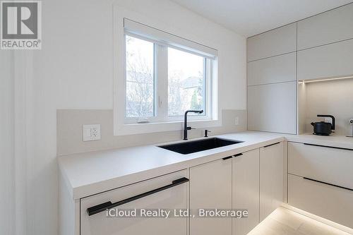 5389 Kindos Street, Burlington, ON - Indoor Photo Showing Kitchen