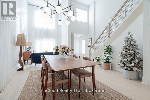 5389 Kindos Street, Burlington, ON - Indoor Photo Showing Dining Room