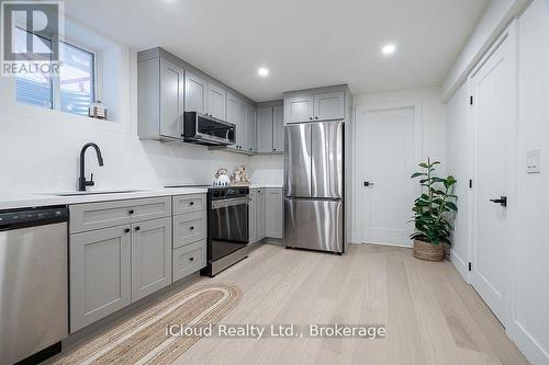 5389 Kindos Street, Burlington, ON - Indoor Photo Showing Kitchen