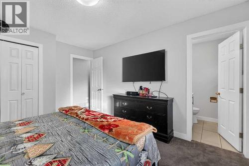 8 Malvern Crescent Ne, Calgary, AB - Indoor Photo Showing Bedroom