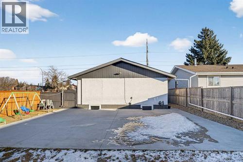 8 Malvern Crescent Ne, Calgary, AB - Outdoor