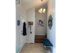 Entrance with tile floor - 