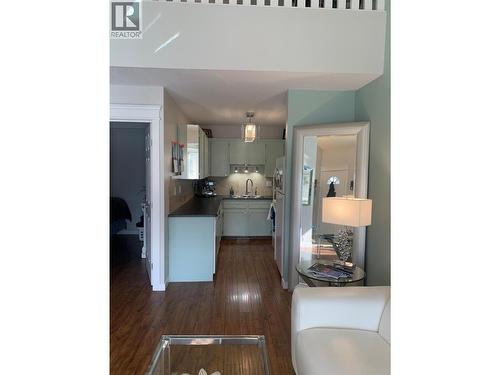 3155 Gordon Drive Unit# 407, Kelowna, BC - Indoor Photo Showing Kitchen