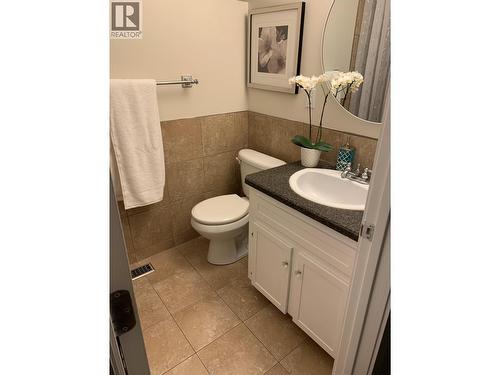 4pc main bath when Owner was living there - 3155 Gordon Drive Unit# 407, Kelowna, BC - Indoor Photo Showing Bathroom