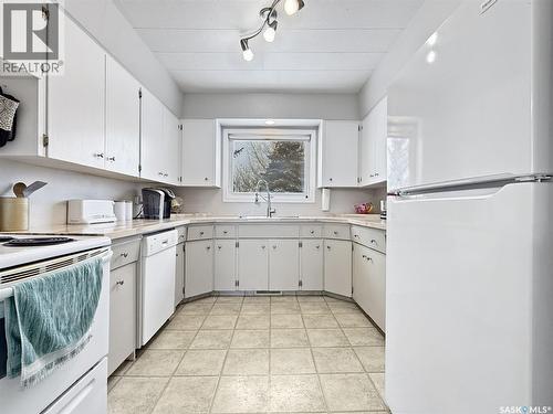 Rm Of Coulee Acreage, Coulee Rm No. 136, SK - Indoor Photo Showing Kitchen