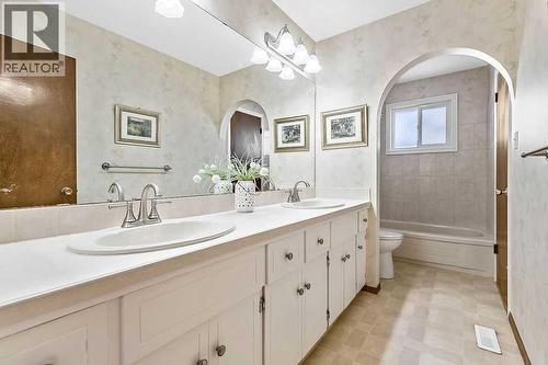 107 Lock Crescent, Okotoks, AB - Indoor Photo Showing Bathroom