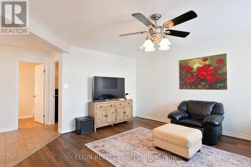 18 Peach Tree Boulevard, St. Thomas, ON - Indoor Photo Showing Living Room