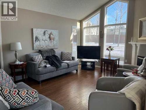 901 Nativity Bay, Rural Rocky View County, AB - Indoor Photo Showing Living Room