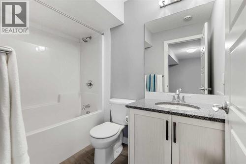 3 Sage Bluff Heights Nw, Calgary, AB - Indoor Photo Showing Bathroom