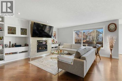 109 Copperfield Common Se, Calgary, AB - Indoor Photo Showing Living Room