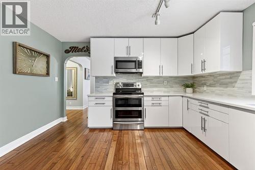 101 12A Street Ne, Calgary, AB - Indoor Photo Showing Kitchen With Upgraded Kitchen