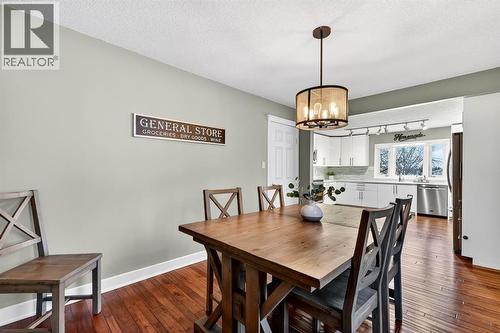 101 12A Street Ne, Calgary, AB - Indoor Photo Showing Dining Room