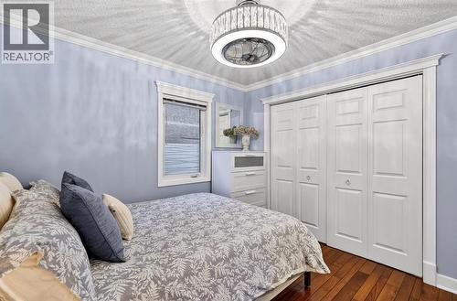 101 12A Street Ne, Calgary, AB - Indoor Photo Showing Bedroom