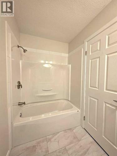 1934 8 Avenue, Wainwright, AB - Indoor Photo Showing Bathroom