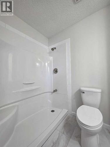 1934 8 Avenue, Wainwright, AB - Indoor Photo Showing Bathroom