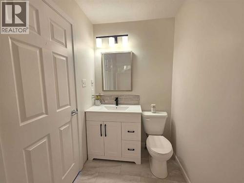 1934 8 Avenue, Wainwright, AB - Indoor Photo Showing Bathroom