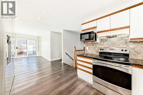 2831 63 Avenue Sw, Calgary, AB - Indoor Photo Showing Kitchen