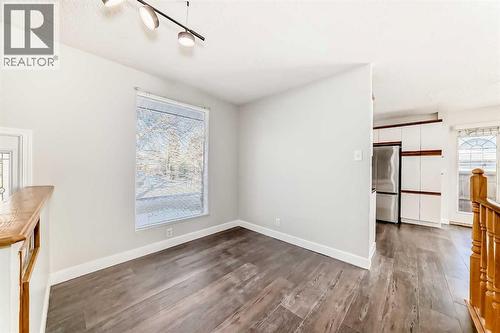 2831 63 Avenue Sw, Calgary, AB - Indoor