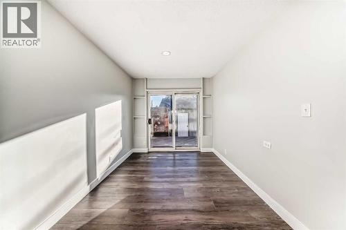 2831 63 Avenue Sw, Calgary, AB - Indoor Photo Showing Other Room
