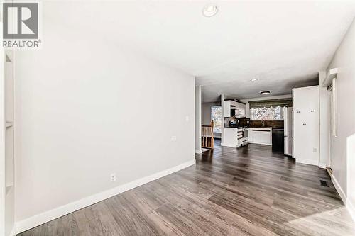 2831 63 Avenue Sw, Calgary, AB - Indoor