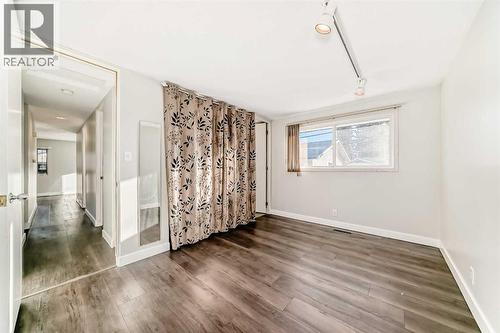 2831 63 Avenue Sw, Calgary, AB - Indoor Photo Showing Other Room