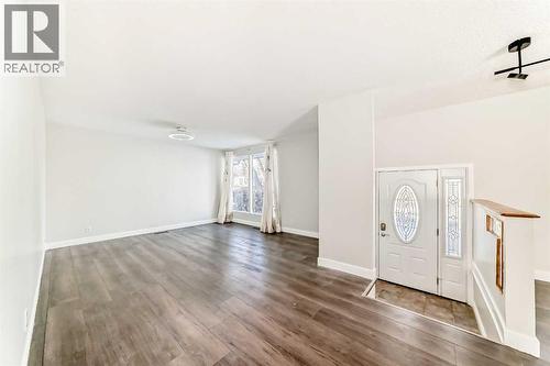 2831 63 Avenue Sw, Calgary, AB - Indoor Photo Showing Other Room