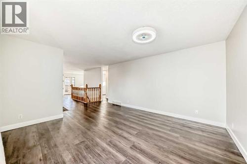 2831 63 Avenue Sw, Calgary, AB - Indoor Photo Showing Other Room