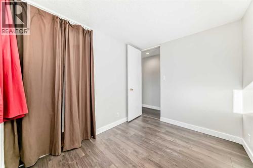 2831 63 Avenue Sw, Calgary, AB - Indoor Photo Showing Other Room