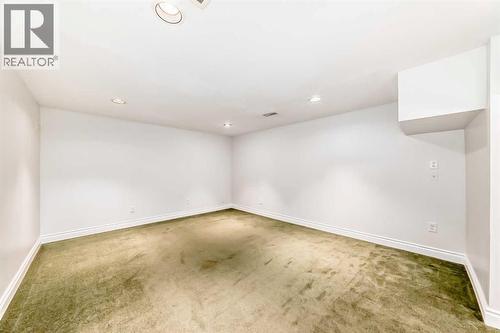 2831 63 Avenue Sw, Calgary, AB - Indoor Photo Showing Other Room