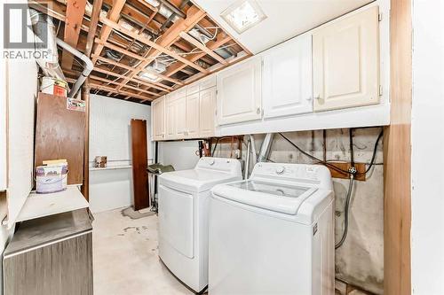 2831 63 Avenue Sw, Calgary, AB - Indoor Photo Showing Laundry Room