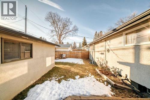 2831 63 Avenue Sw, Calgary, AB - Outdoor