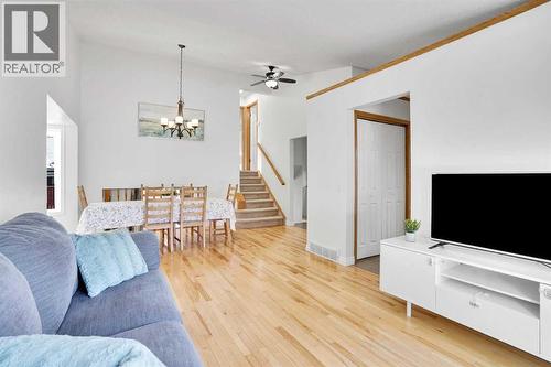 143 Millview Court Sw, Calgary, AB - Indoor Photo Showing Living Room