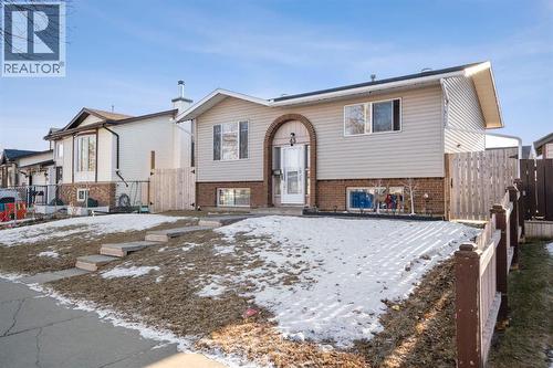 43 Applewood Drive Se, Calgary, AB - Outdoor With Facade