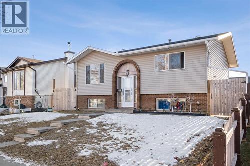43 Applewood Drive Se, Calgary, AB - Outdoor
