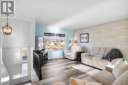 43 Applewood Drive Se, Calgary, AB - Indoor Photo Showing Living Room