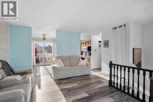 43 Applewood Drive Se, Calgary, AB - Indoor Photo Showing Living Room