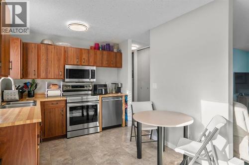 43 Applewood Drive Se, Calgary, AB - Indoor Photo Showing Other Room