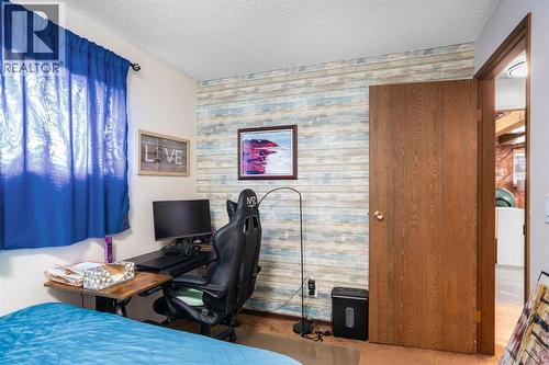 43 Applewood Drive Se, Calgary, AB - Indoor