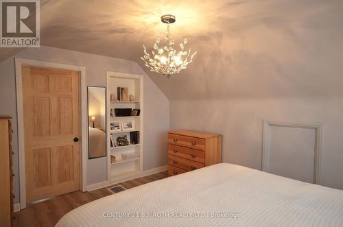 203 Summerhill Avenue, Hamilton, ON - Indoor Photo Showing Bedroom