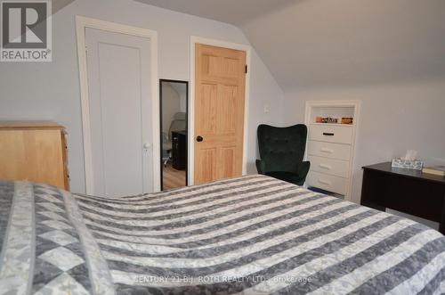 203 Summerhill Avenue, Hamilton, ON - Indoor Photo Showing Bedroom