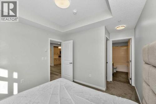 1207, 33 Carringham Gate Nw, Calgary, AB - Indoor Photo Showing Bedroom