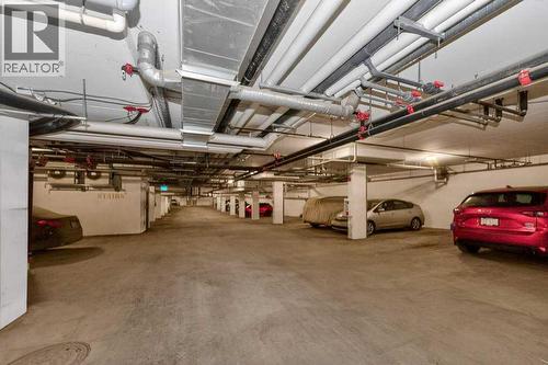 1207, 33 Carringham Gate Nw, Calgary, AB - Indoor Photo Showing Garage