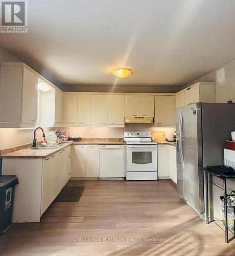 37 - 55 Ashley Crescent, London South, ON - Indoor Photo Showing Kitchen