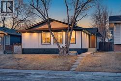 420 Pinegreen Close NE  Calgary, AB T1Y 1W3