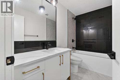 420 Pinegreen Close Ne, Calgary, AB - Indoor Photo Showing Bathroom