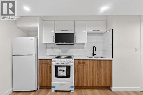 Illegal Suite 2 - 420 Pinegreen Close Ne, Calgary, AB - Indoor Photo Showing Kitchen