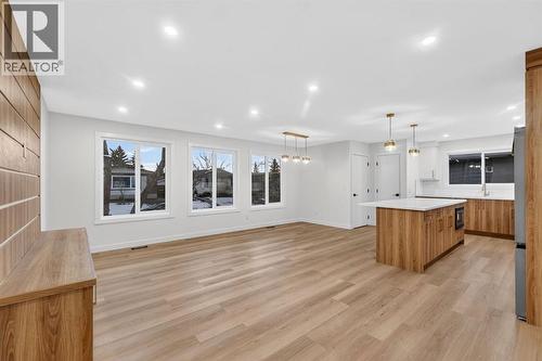 420 Pinegreen Close Ne, Calgary, AB - Indoor