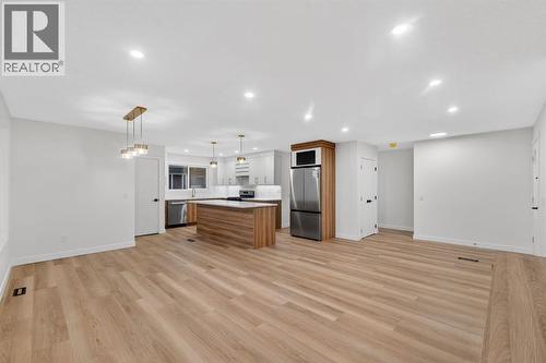 420 Pinegreen Close Ne, Calgary, AB - Indoor Photo Showing Other Room