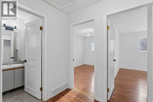 132 Riverglen Crescent Se, Calgary, AB - Indoor Photo Showing Other Room