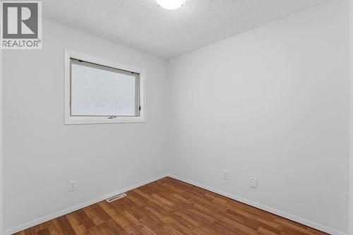 132 Riverglen Crescent Se, Calgary, AB - Indoor Photo Showing Other Room